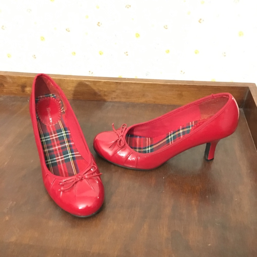 Red patent vegan heels, Chinese Laundry sz 11